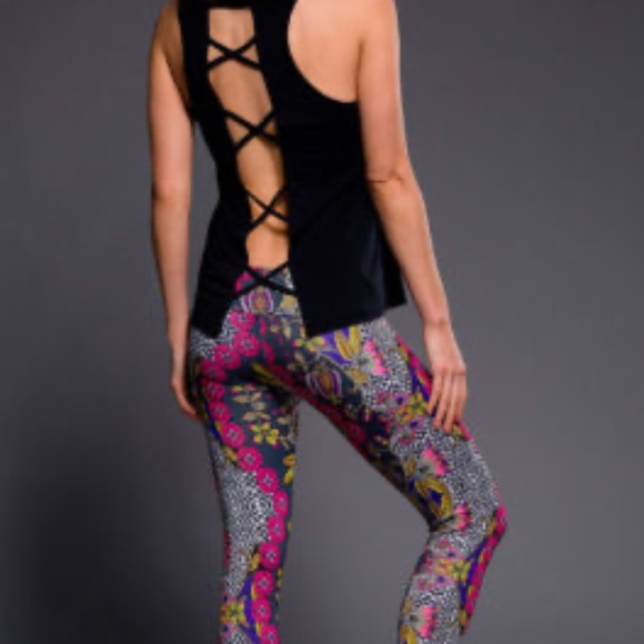 Onzie Yoga Women's Leggings Full Length Floral Tribal Ikat Print Size M/L - Picture 2 of 4